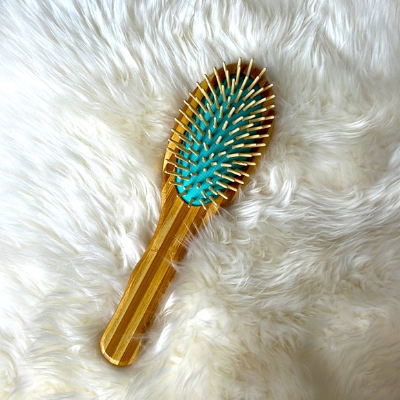 Sugarbear® Hair, Gentle Detangling Bamboo Hair Brush - Picture 4 of 8